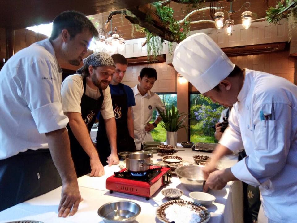 Siam Wisdom Iron Chef Demonstrating Meals
