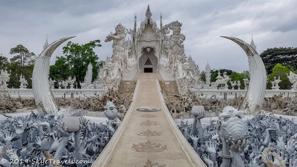 White Temple in Chiang Rai without Crowds